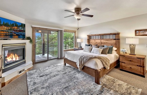 Lincoln Park Casa | Luxury Lakeview Estate-hot tub/pool table/mountain furnishings, Max occupancy 9.