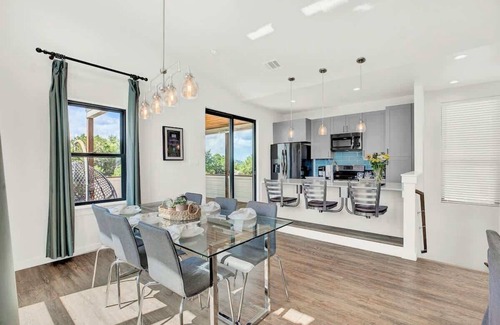 Point Venture Casa | Luxury Lakeview Home w/Pool,Beach,Boat,&Gym Access