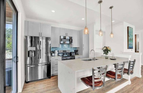 Point Venture Casa | Luxury Lakeview Home w/Pool,Beach,Boat,&Gym Access