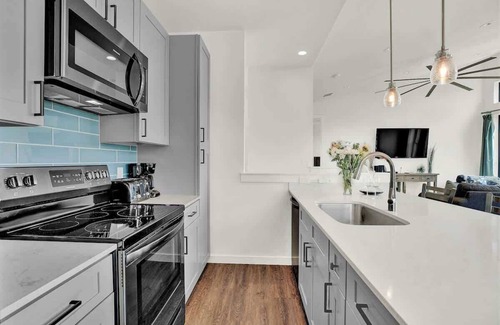 Point Venture Casa | Luxury Lakeview Home w/Pool,Beach,Boat,&Gym Access