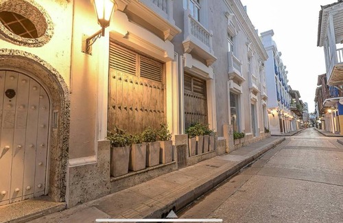 Cartagena District Apartamento | Luxury Large Apartment With Colonial Balcony