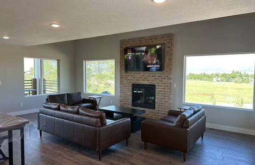 Panguitch Otro | Luxury Large Farm Home @ Stoney Farms -NO CHOREs
