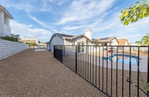 Laughlin Casa | Luxury Laughlin River and Lake Oasis / Beautiful Backyard w/ Pool / 3bed 2bath