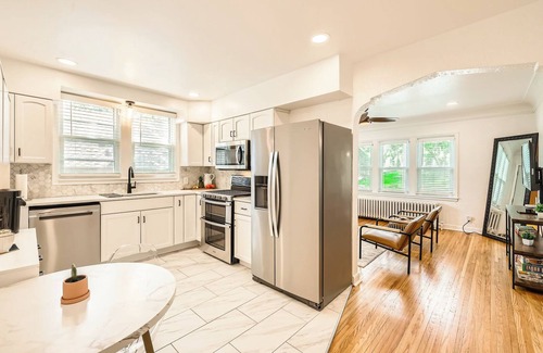 Linden Hills Casa | Luxury Linden Hills: 3BR + Lounge Near Bde Maka Ska