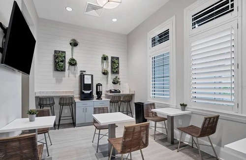 Braden River Casa | Luxury living in a gorgeous modern rental with access to Pool, Gym and more.