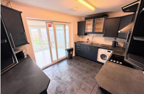 Fordwich Casa | Luxury Living in Canterbury with Hot Tub and Parking