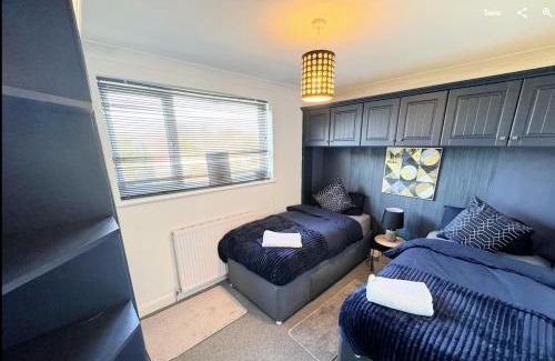 Fordwich Casa | Luxury Living in Canterbury with Hot Tub and Parking