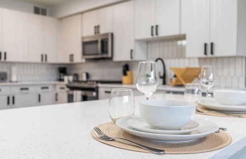 Pentagon City Apartamento | Luxury Living mins to DC, Close to Metro, Amazon & Free Parking