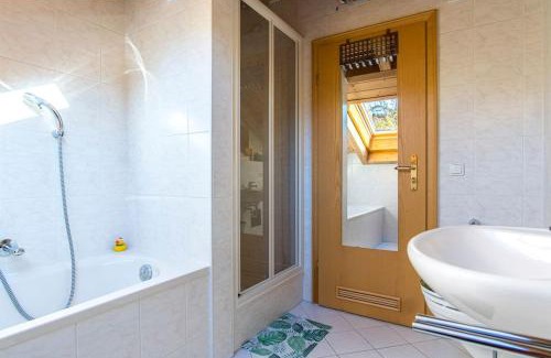 Vorderegg Apartamento | Luxury Living near Weissensee +Balcony +Netflix