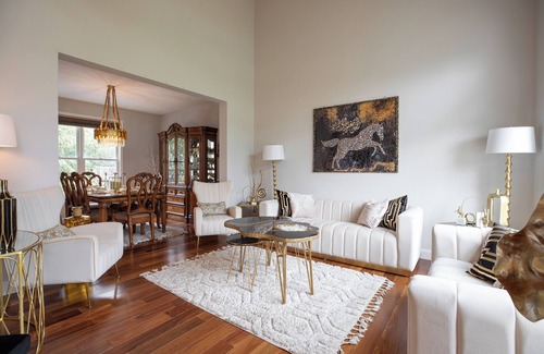 Eagan Casa | Luxury Living - Spacious & Deluxe Home