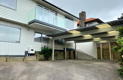Narrow Neck Casa | Luxury Living Steps from Narrow Neck Beach!