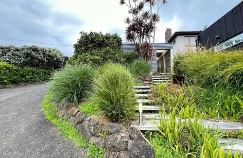 Narrow Neck Casa | Luxury Living Steps from Narrow Neck Beach!