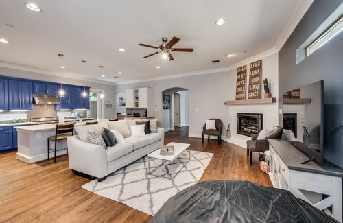 Knox - Henderson Casa | Luxury Living - Uptown Dallas - Sleeps 8!