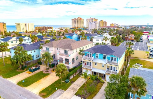 Jacksonville Beach Casa | Luxury Living II - Modern Beach Townhouse