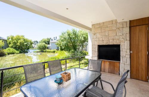 Cape Winelands Villa | Luxury Lodge 1E Pearl Valley Golf Estate