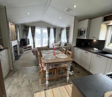 Prestonpans Otro | Luxury Lodge in Seton Sands, Willerby Sheraton