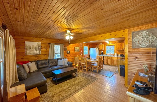 West Columbia Apartamento | Familiar-Wilderness Lodge -Vista al bosque-Lodge-Baño Privado