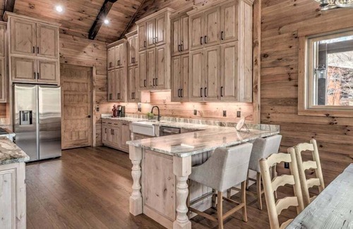Blue Ridge Cabina | Luxury Lodge on the Toccoa - Riverfront | Hot Tub | Family Friendly