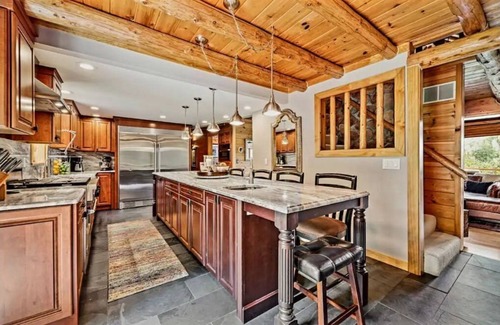Traverse City Cabina | Luxury Lodge overlooking both Grand Traverse Bays