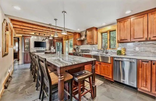 Traverse City Cabina | Luxury Lodge overlooking both Grand Traverse Bays