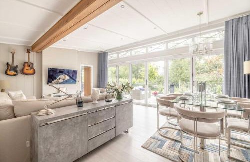 Windsor Casa | Luxury Lodge with Hot Tub in Windsor Marina