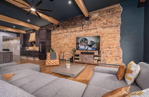 Lincolnton Casa | Luxury Loft Overlooking Downtown