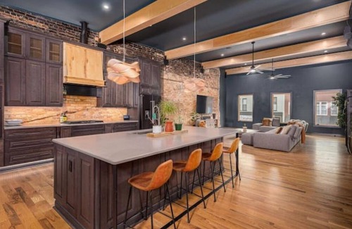 Lincolnton Casa | Luxury Loft Overlooking Downtown