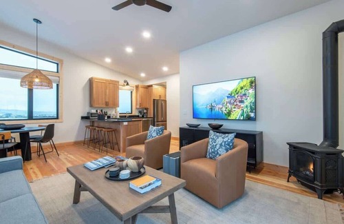 Driggs Casa | Luxury Loft Retreat with Stunning Mountain Views