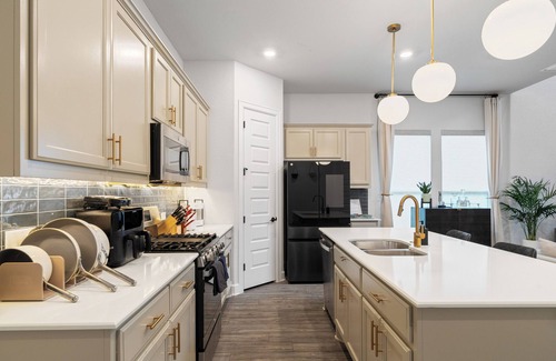 Travis County Casa | Luxury Lofthouse 4-bedroom with Games/Baby Crib/and Free Parking Space