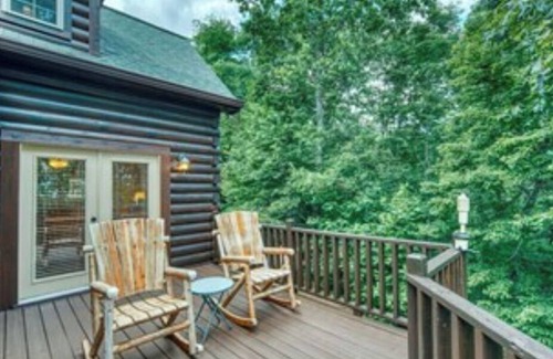 Hayesville Casa | Luxury Log Cabin Hideaway Near Lake Chatuge w/ 2 Master Suites