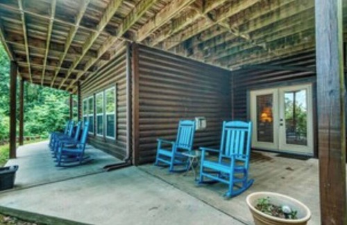 Hayesville Casa | Luxury Log Cabin Hideaway Near Lake Chatuge w/ 2 Master Suites