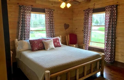 Helmsburg Cabina | 3 Irish Sons Log Cabin ubicado entre Bloomington, Nashville y Lake Lemon.