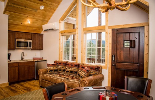 Pagosa Springs Cabina | Luxury Log Home On 7+ Acres Destacados en Log Home Digest. Capacidad para 10 w / bañera de hidromasaje,