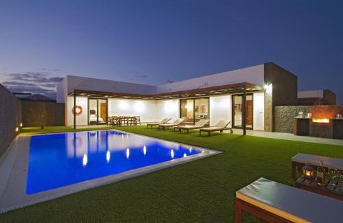 Los Mojones Villa | Luxury Los Mojones Villa Short Walk To Old Town Private Heated Pool Villa Los Mojones Angie Puerto Del Carmen