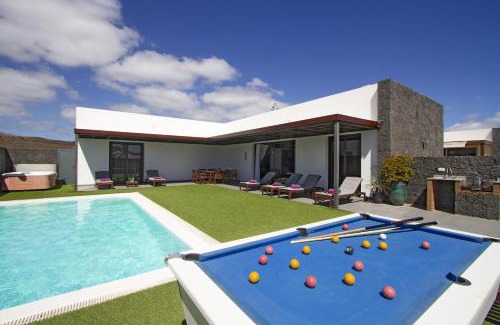 Los Mojones Villa | Luxury Los Mojones Villa Short Walk To Old Town Private Heated Pool Villa Los Mojones Angie Puerto Del Carmen