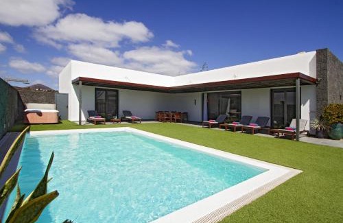 Los Mojones Villa | Luxury Los Mojones Villa Short Walk To Old Town Private Heated Pool Villa Los Mojones Angie Puerto Del Carmen
