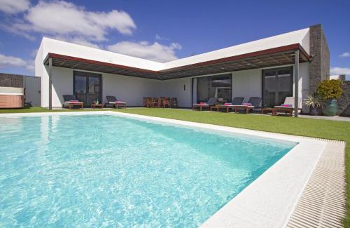 Los Mojones Villa | Luxury Los Mojones Villa Short Walk To Old Town Private Heated Pool Villa Los Mojones Angie Puerto Del Carmen
