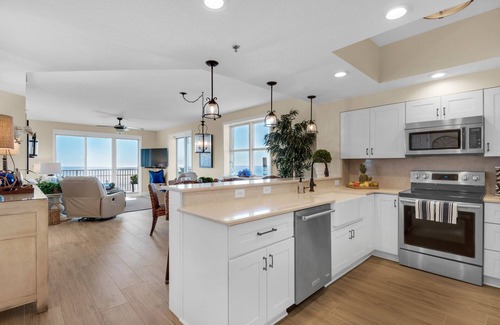 Miramar Beach Condominio | LUXURY Magnificent Top-Floor Views Pool Beach Balconies Destin Miramar Beach