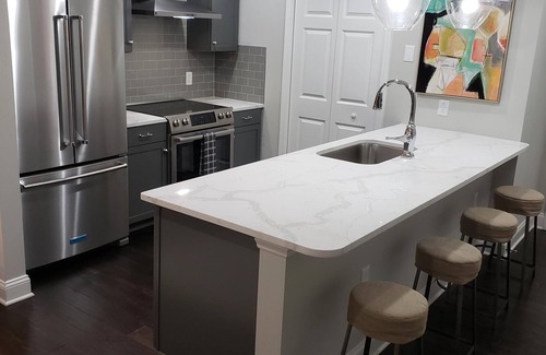Greenville Downtown Apartamento | LUJO PRINCIPAL ST. CONDOMINIO CON BALCON