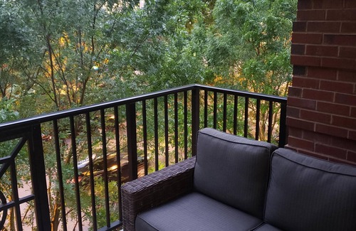 Greenville Downtown Apartamento | LUJO PRINCIPAL ST. CONDOMINIO CON BALCON
