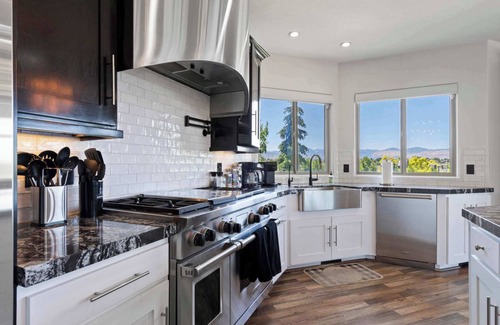 Draper Casa | Luxury Mansion *Sleeps 20 *Pool *SportCrt *Theater * Gym * Hot tub & Games