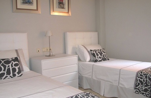 Marbella Apartamento | Lujo Marbella 2 hab. Apt. Maravillosas vistas al mar y montaña. Golf, Deportes Acuaticos