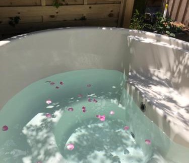 Pontesbury Casa | Luxury Mary's Croft with Swedish Hot tub and BBQ HUT