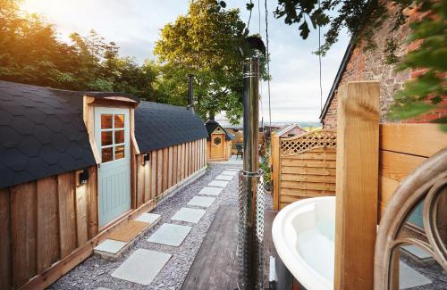 Pontesbury Casa | Luxury Mary's Croft with Swedish Hot tub and BBQ HUT