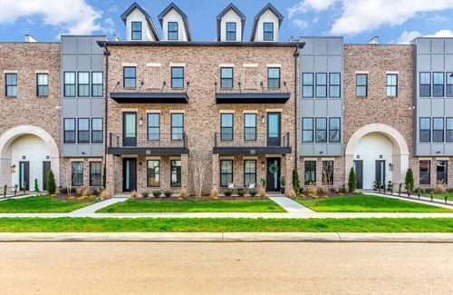 Murfreesboro Casa | Luxury Massive Townhome, Pool, Elevator, Amenities