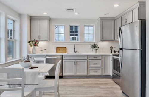 Plymouth Cultural District Condominio | Luxury Mayflower & Sea View Corner Condo with Private Balcony on Plymouth Harbor