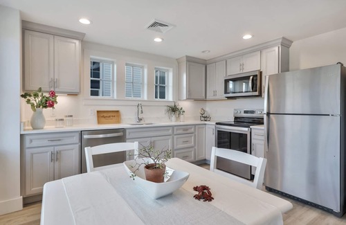 Plymouth Cultural District Condominio | Luxury Mayflower & Sea View Corner Condo with Private Balcony on Plymouth Harbor