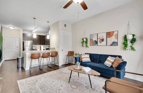 North Hyde Park Apartamento | Luxury Meets Comfort | Pool, Gym + FREE Parking!