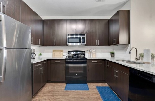 North Hyde Park Apartamento | Luxury Meets Comfort | Pool, Gym + FREE Parking!