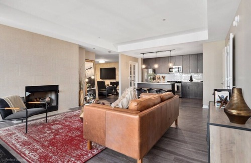 Rush and Division Apartamento | Luxury Meets Fun: Downtown PH w/ Private Game Room